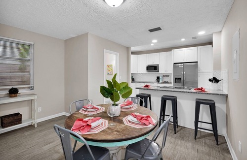 Murray Hill House | 4 BR Murray Hill Retreat l Stock Tank Pool l BBQ l 2 King Beds