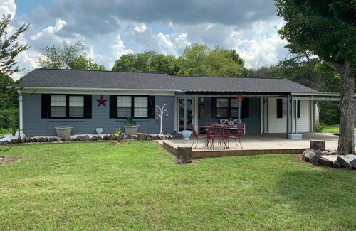 Mocksville House | 4 BR PEACEFUL RANCH