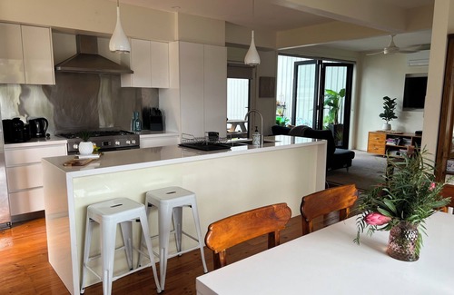 St Leonards House | 4 BRM House, Walk to Beach & Town/Pub, Free WiFi & Foxtel, Family Friendly