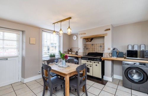 Stoke Bruerne House | 4 CANALSIDE COTTAGES, pet friendly, with a garden in Roade