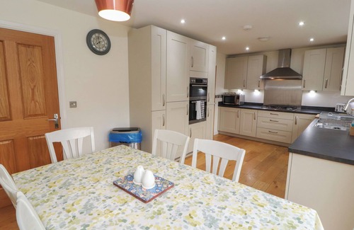 Penrith Cottage | 4 CENTURION RISE, family friendly, with a garden in Penrith