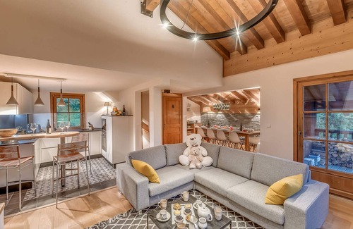 Les Brevieres Ski Chalet | 4* Chalet in Tignes - 6 Bedrooms, 6 Bathrooms, Fireplace, Parking, Wi-Fi