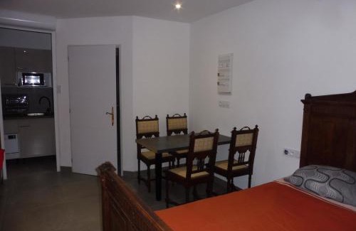 Til-Chatel House | 4 Chambres meublées et un seul studio avec petite cuisine