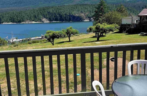 Powell River Cabin | 4 Coastal Cabins & 2 bedroom suite for exploring the Sunshine Coast of BC