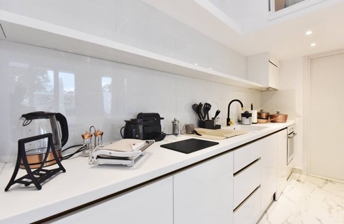 Nea Moudania Apartment | 4 Elements Fire Luxury Suites