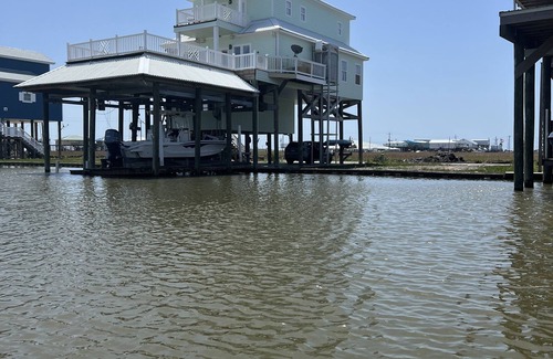 Cocodrie House | 4 floor costal home - large outdoor entertainment & cooking area - pool splash