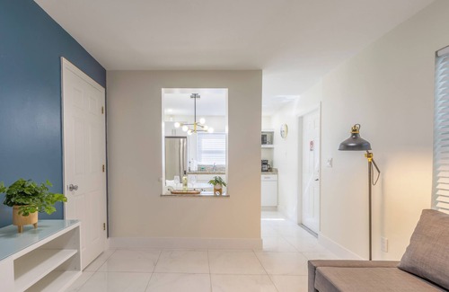 Little Havana Apartment | 4 Guest, 5 minutes from all the attractions in Miami,Airport, Downtown, Wynwood