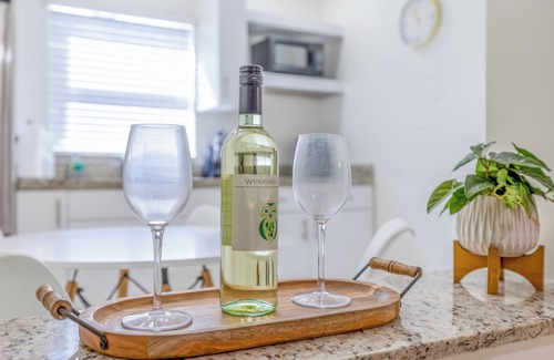 Little Havana Apartment | 4 Guest, 5 minutes from all the attractions in Miami,Airport, Downtown, Wynwood