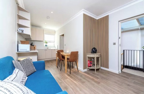 Wimbledon Apartment | 4 Guests - 20min to London - Free Parking - PetsOk