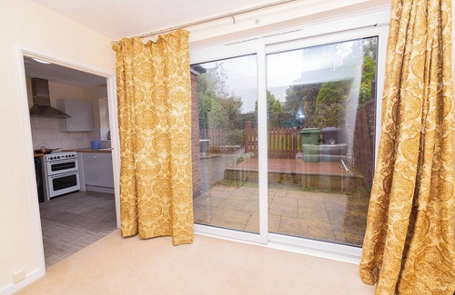 Wellingborough House | 4 Guests - Free Parking - Near Attractions