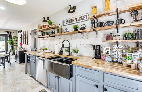 Church Street House | 4 Mi to Airport: Atlanta Home w/Deck & Hot Tub