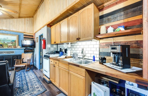 Drake Cabin | 4 Mi to Estes Park: Riverfront Cabin w/Grill!