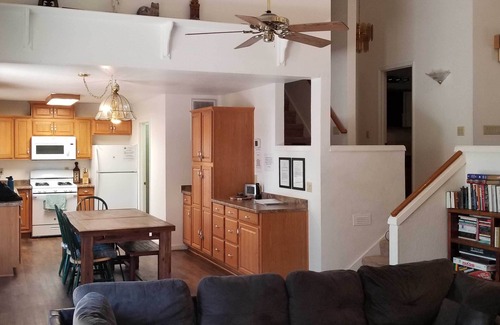 Black Bart Cabin | 4 Mi to Heavenly: Home w/Deck in South Lake Tahoe