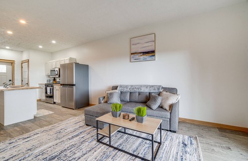 Erie Condo | 4 Mi to Lake: Golf-View Erie Condo w/Porch