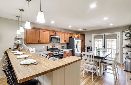 Torreon House | 4 Mi to Lake: Show Low Home w/Hot Tub