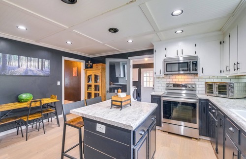 Lynchburg House | 4 Mi to Liberty U: Huge Home w/Yard & Hot Tub