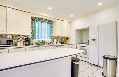 Englewood Apartment | 4 Mi to NYC, Shared Yard: Englewood Apartment!