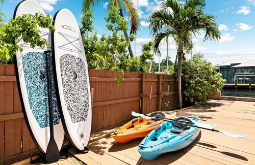 Hendricks and Venice Isles House | 4 min to FTL Beach~Waterfront~Kayaks~Patio!