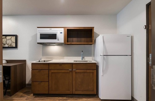 Rockledge Hotel | 4 Modern Rooms with Kitchen for Exploring Florida’s Space Coast & Attractions