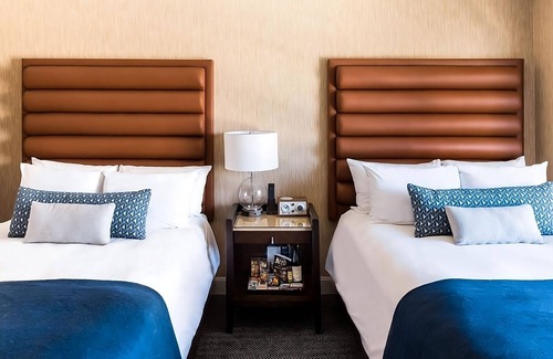 Downtown Portland Hotel | 4 Modern Units w/Parking at Dossier Hotel! Near the Portland Saturday Market!