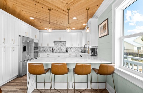 East End House | 4 Palms: Beachfront, Private Pool, Pet-Friendly, Hot Tub – Sleeps 20