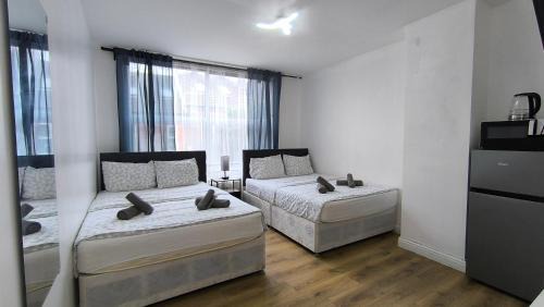 Abbey House | 4 pers studio style room Near South Wimledon station R3