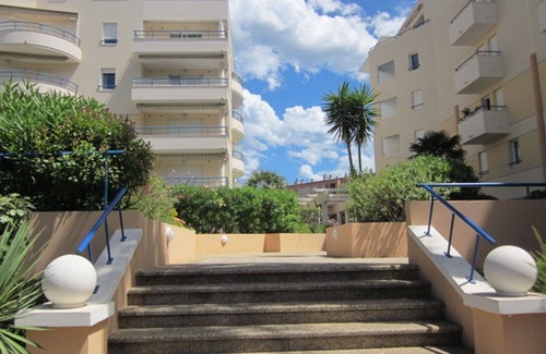 Frejus Plage Apartment | 4-PERSON APARTMENT AIR-CONDITIONED SWIMMING POOL PARKING AND WIFI