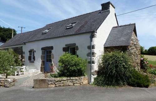 Hanvec Cottage | 4-person self-catering cottage, 200 m.de from the sea and at the entrance to the CROZON peninsula