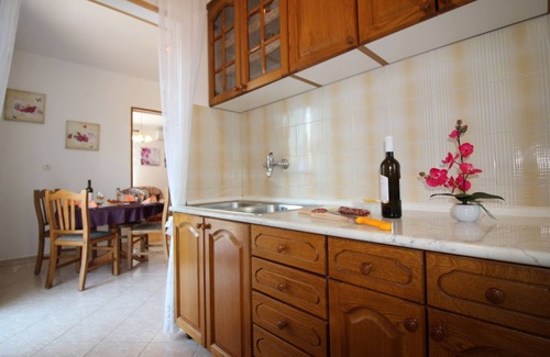 Antonci Condo | 4 persons, quiet area, garden, private parking