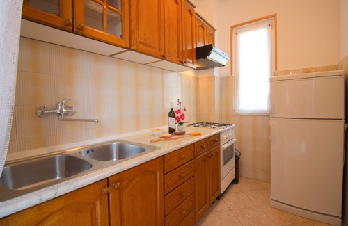 Antonci Condo | 4 persons, quiet area, garden, private parking