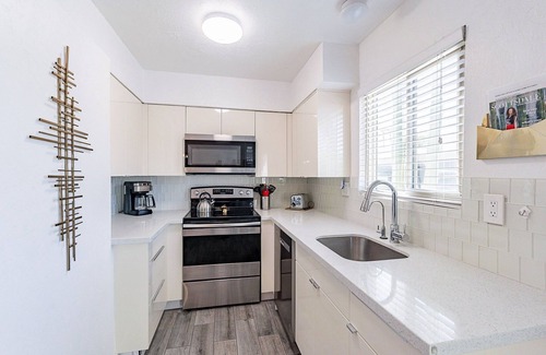 South Scottsdale House | 4 pools, quiet Townhouse Walking Distance to Old Town, Five Star Reviews