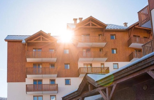 Puy-Saint-Vincent Apartment | 4-room apartment with balcony, parking and ski locker in Puy-Saint-Vincent