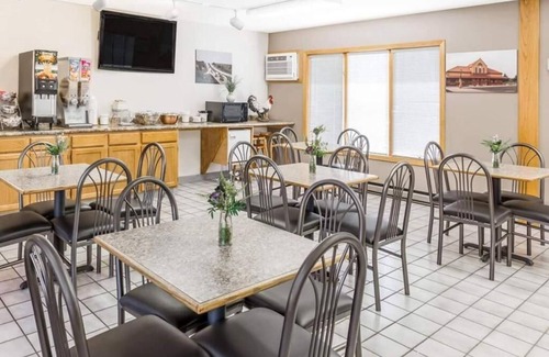 Atlantic Hotel | 4 Rooms w/Complimentary Breakfast & Kitchenette – Perfect for One-Night Stays