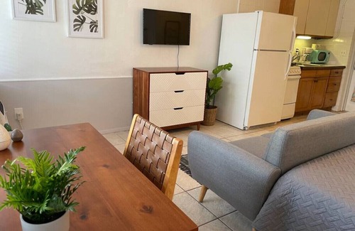Dunedin Apartment | 4 · Seaside Artisan Apartment 4