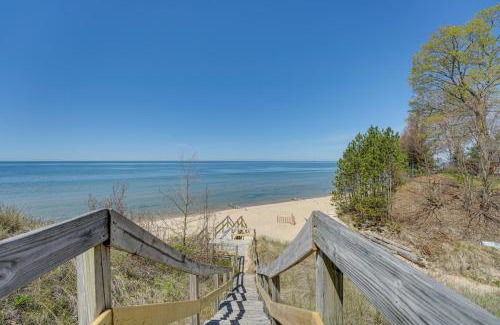 Muskegon House | 4-Season Gold Coast Cottage, 2 Mi to Winter Sports