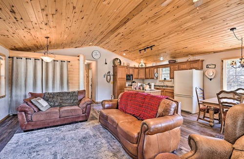 Coaldale Cabin | 4-Season Mountain Escape with Breathtaking View!