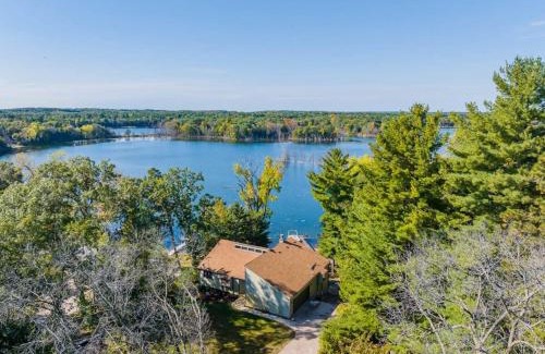 Waupaca House | 4 Seasons Lakehouse Luxury