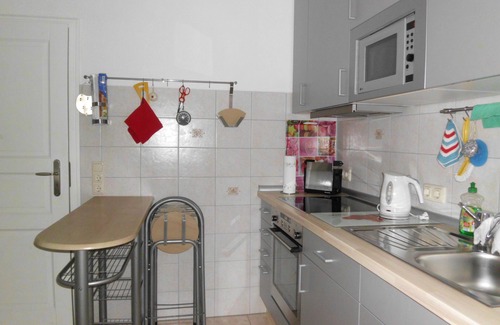 Roddan Apartment | 4-star apartment for 3 to 4 people. in a renovated monument with four-sided courtyard