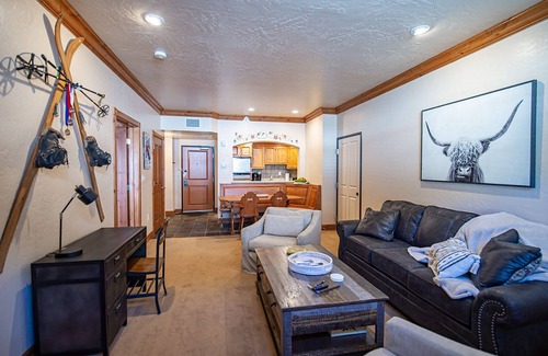 Zermatt Villa | 4-Star Zermatt Resort 2B2B Villa Only 15 Mins to Park City and Sundance!
