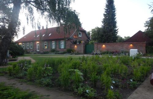 Eutin Apartment | 4 Sterne Wohnen "Zum alten Forsthof" am Schlosspark, App 3 "wunnerbor"