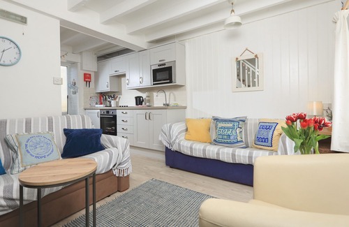 Hope-Cove Cottage | 4 THORNLEA MEWS, pet friendly, country holiday cottage in Hope Cove
