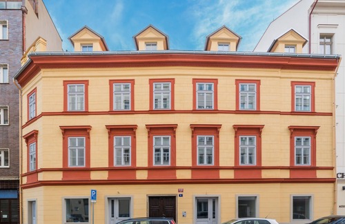 Petrska ctvrt Apartment | 4 Trees Apartments by Adrez Living