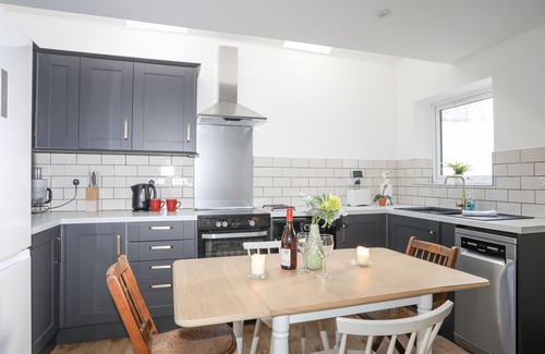 Bethesda Cottage | 4 TY PERSON, family friendly, country holiday cottage in Bethesda