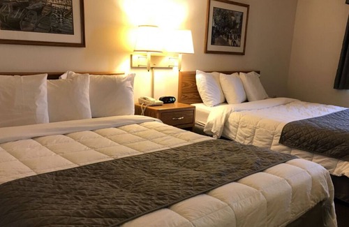 Thorp House | 4 x Double Queen Room at FairBridge Inn & Suites Thorp