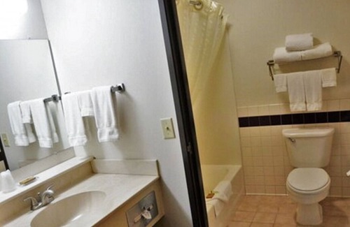 Thorp House | 4 x Double Queen Room at FairBridge Inn & Suites Thorp