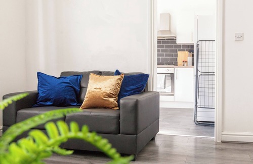 Everton House | 40% discount on long term stays- Large comfy home