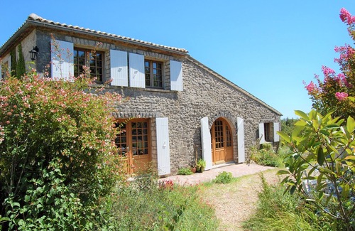 Saint-Martial-de-Mirambeau House | 40 minutes from the beach, house with swimming pool, garden and panoramic view for rent