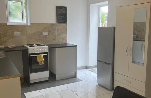 Clayhall Apartment | 40 m² Studio flat ∙ 1 bedroom ∙ 3 guests