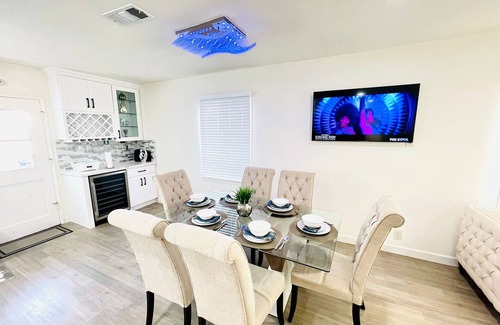 Mayflower Village House | 40% OFF 5B/3B 2 Master Bedrooms Close Pasadena, Rose Bowl, DTLA, Arcadia, etc