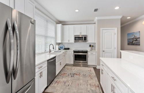 King City House | 400 Ocean Blvd. #1200
